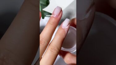 So how about these creamy white teeth vibe nails👀💅apex method made the powder and liquid nails ✨💕
